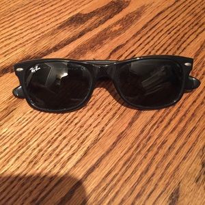 Black Rayban Wayfarers