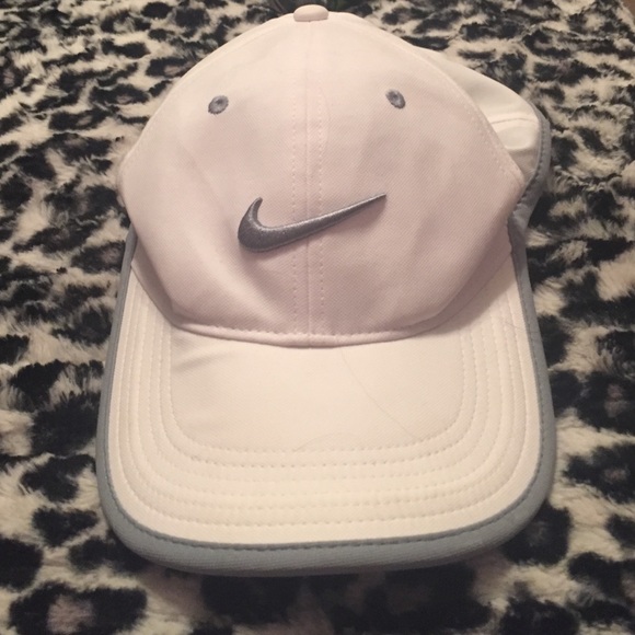Nike Accessories - Nike golf baseball cap