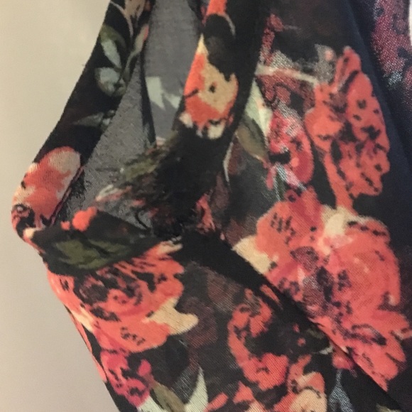 Charlotte Russe Floral Blouse - Picture 2 of 2