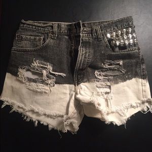 Distressed DIY Shorts - Levi W-32 (Fits Size 6-8)