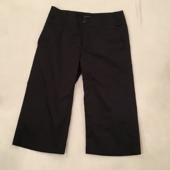 🍌 BANANA REPUBLIC BLACK CAPRI'S