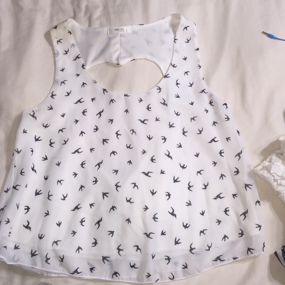 Crop top with a heart shape cut out on back - Picture 1 of 2