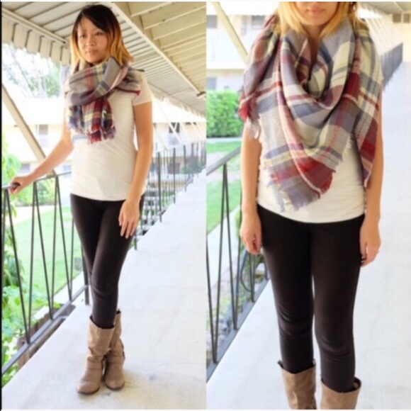 🆕CELINE hello fall scarf - BLUE MIX - Picture 3 of 4