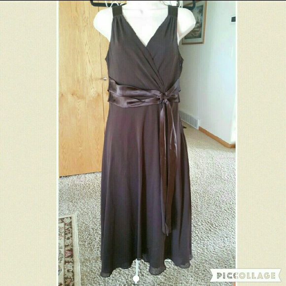 LONG FORMAL GOWN - Picture 2 of 4