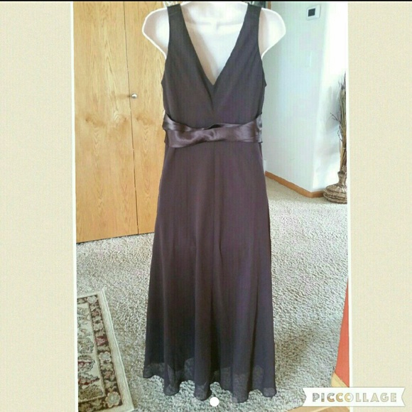 LONG FORMAL GOWN - Picture 3 of 4