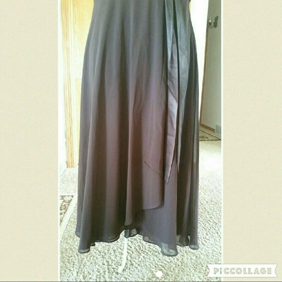 LONG FORMAL GOWN - Picture 4 of 4