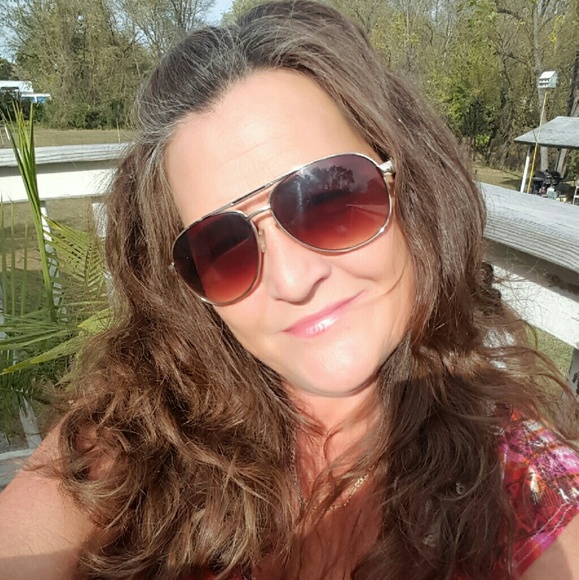 Meet your Posher, Cindy - Picture 3 of 4