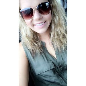 Meet your Posher, Kenzie