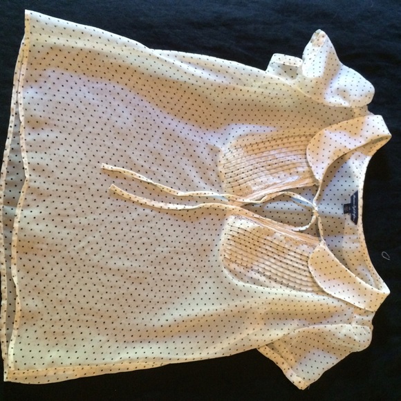 American Eagle Cute and Sophisticated Blouse!
