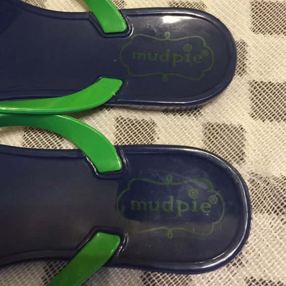 Mud pie Flip flops - Picture 3 of 4