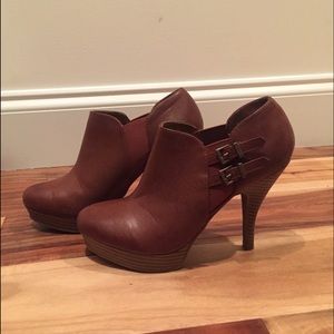 Size 7, Brown leather ankle boot heels