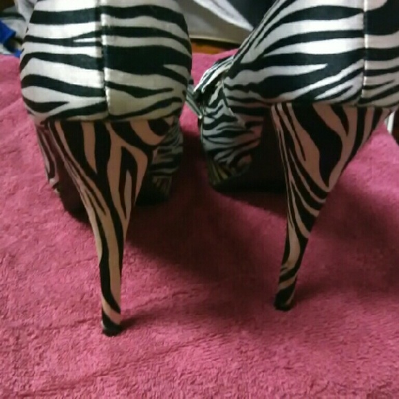 JustFab Heels - Picture 3 of 4