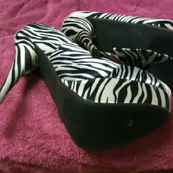 JustFab Heels - Picture 4 of 4