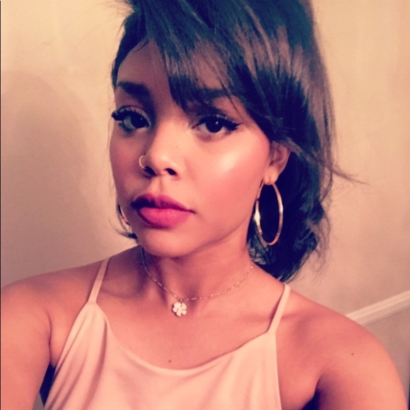 Meet your Posher, Bridget - Picture 7 of 8