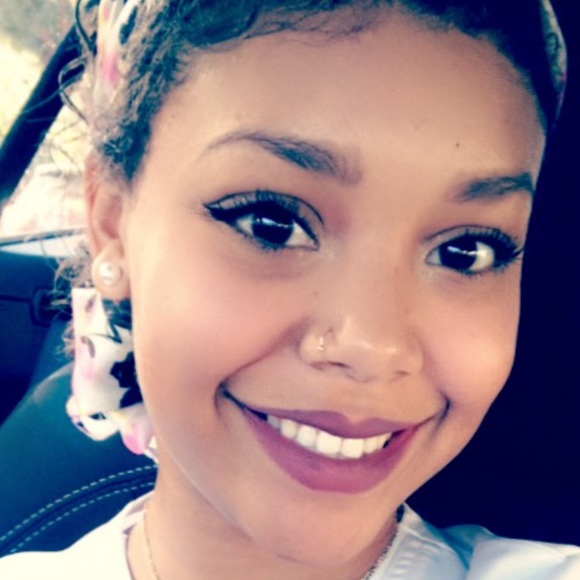 Meet your Posher, Bridget - Picture 8 of 8