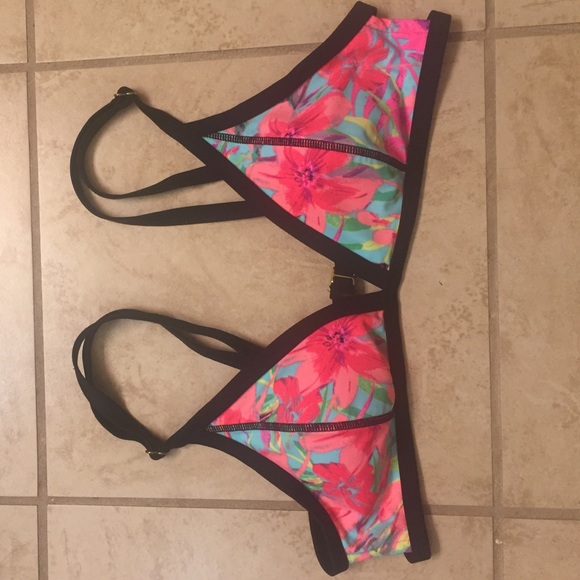 NWOT Xhilaration Swim Top