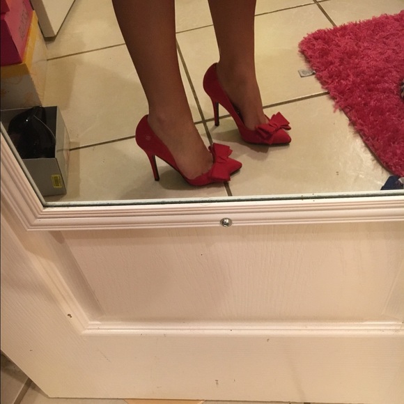 Bow heels