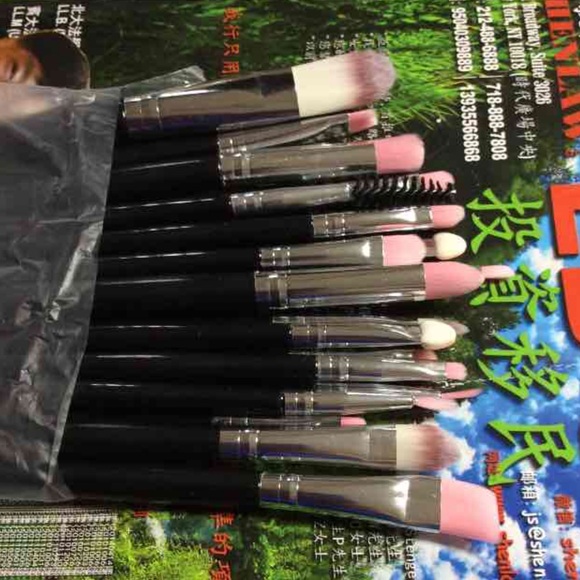 New 20pcs makeup brushes set - Picture 2 of 3