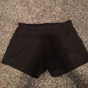 size 4 lululemon running shorts