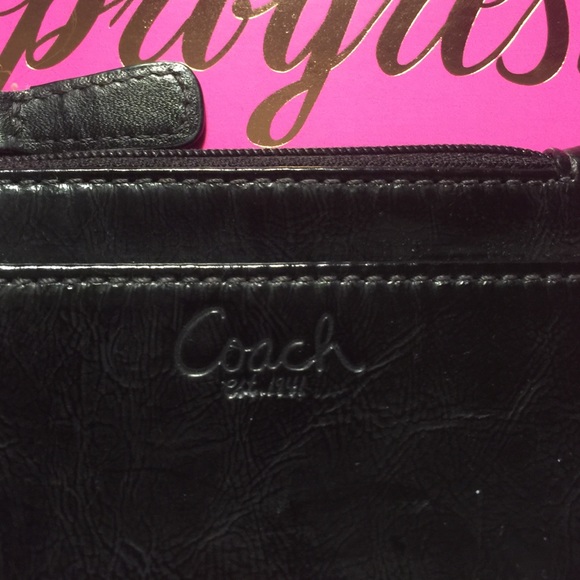 Classic leather Coach keychain card holder 💋🌹 - Picture 2 of 4