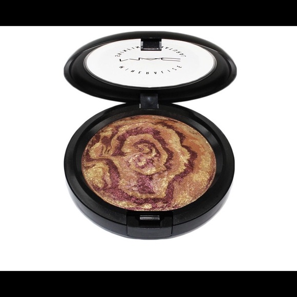 ((SOLD)) MAC mineralize skinfinish in Earthshine - Picture 1 of 4