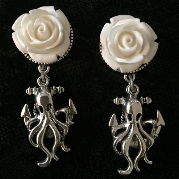 Handmade Plugs! Multiple sizes and colors
