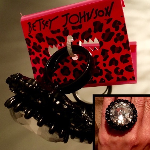 🦋Betsy Johnson❌❤️Vintage GO BIG or GO HOME Ring💋 - Picture 2 of 4