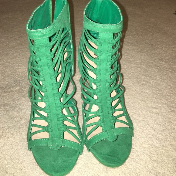 Shoes - Picture 1 of 3