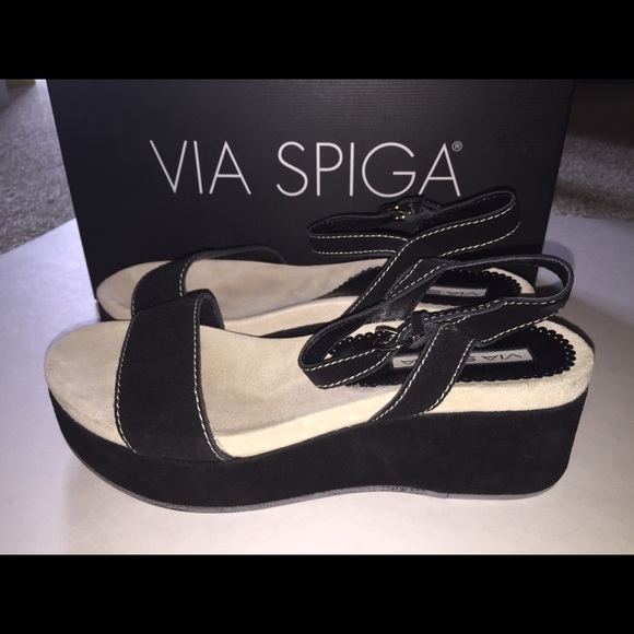Like New Via Spiga Black Platform Suede Sandals