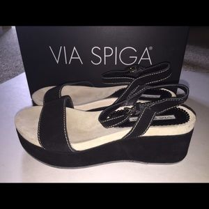 Like New Via Spiga Black Platform Suede Sandals