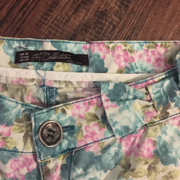 Zara floral shorts - Picture 2 of 4