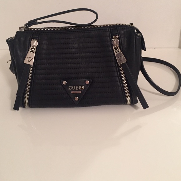 Guess Quilted Crossbody ⚡️flash sale ⚡️