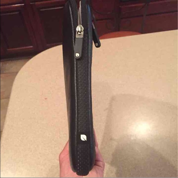 Incase MacBook Pro 13" Laptop Case - Picture 3 of 4