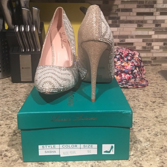 Lauren Lorraine Pumps