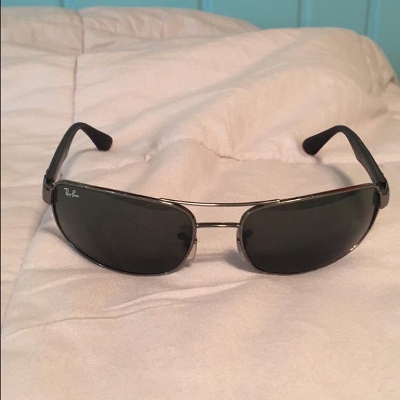 Used Authentic Ray Bans RB3445