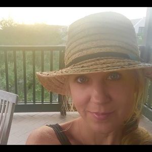 Meet your Posher, Dana