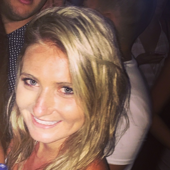 Meet your Posher, Ariane - Picture 1 of 1