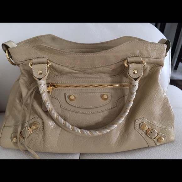 New photo of Balenciaga crosstown bag