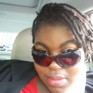 Meet your Posher, Monique