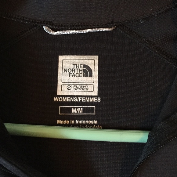 North Face athletic shirt - Picture 2 of 3