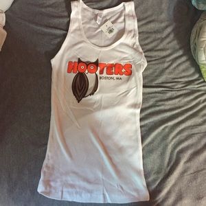 Hooters tank top
