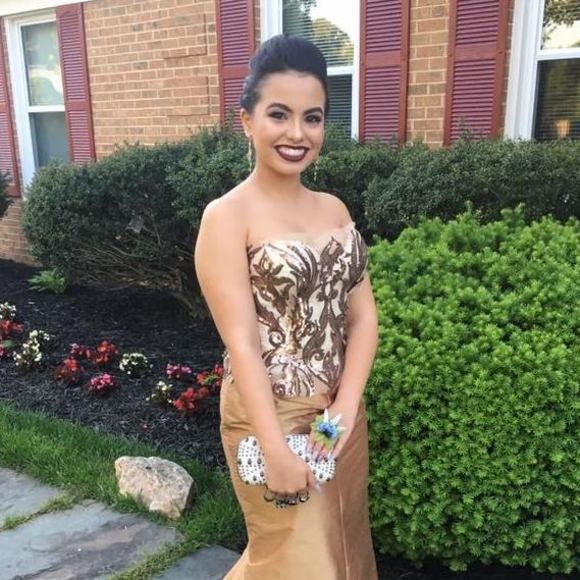 Meet your Posher, Mayra - Picture 1 of 1