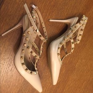 Beautiful cream stud heeled shoe