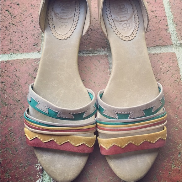 Latigo Francesca's small peep toe wedge (NWT)