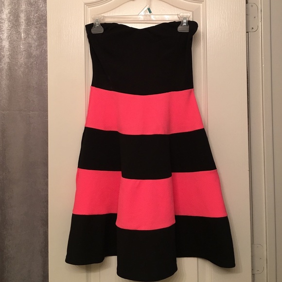 Black and pink strapless dress