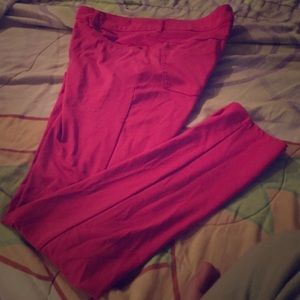 Pink pants with pockets at back