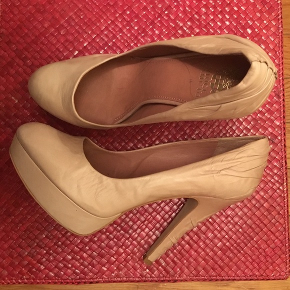 Vince Camuto Nude heals