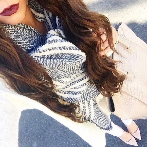 Accessories - 🎉HP🎉 Lola Blanket Scarf - Black or Blue