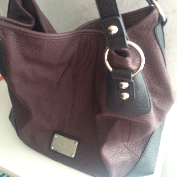 WILL DISCUSS OFFERS!! Nine West maroon/black purse - Picture 4 of 4