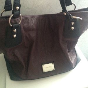 WILL DISCUSS OFFERS!! Nine West maroon/black purse